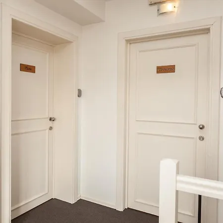 Boutique The Townhouse فندق مبيت وإفطار بروج