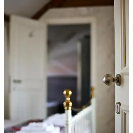 Boutique The Townhouse فندق مبيت وإفطار بروج